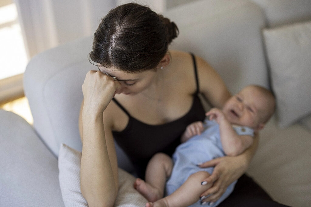 mother-crying-newborn