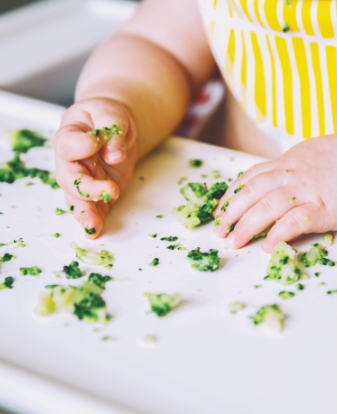 Baby_eating